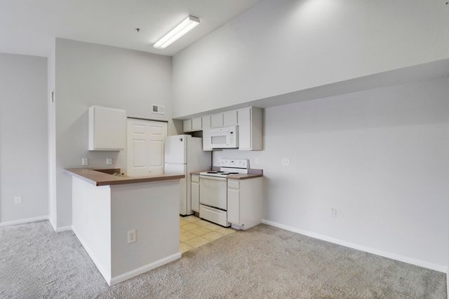 141 SW Palm Dr Apt 306, Port St Lucie, FL 34986