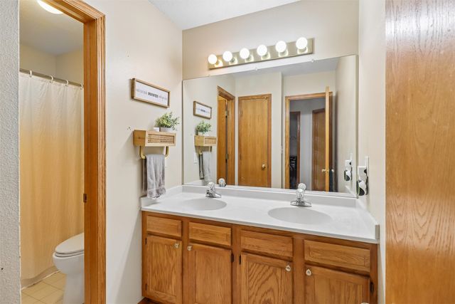 2438 NW Heritage Avenue, Ankeny, IA 50023