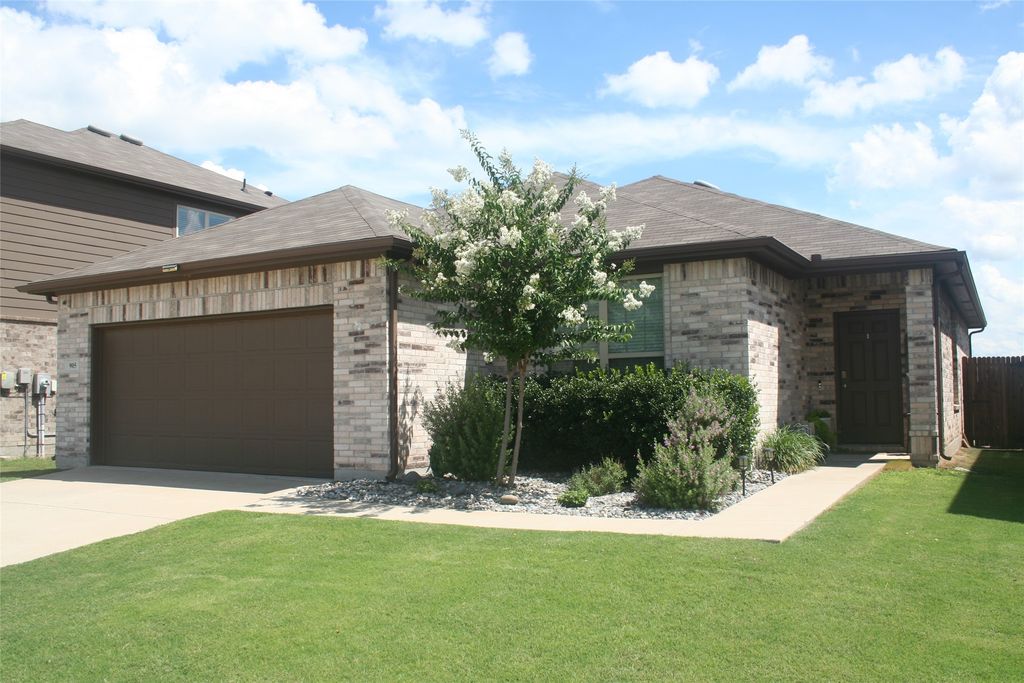 905 Ravenwood Lane, Van Alstyne, TX 75495