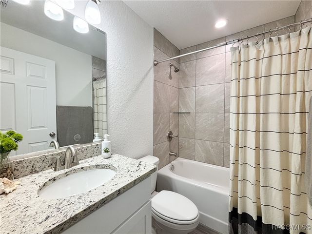 18925 SW 47th Street, Dunnellon, FL 34432