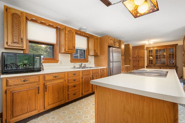 108 Foundry St, Easton, MA 02334
