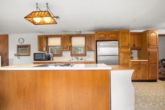 108 Foundry St, Easton, MA 02334