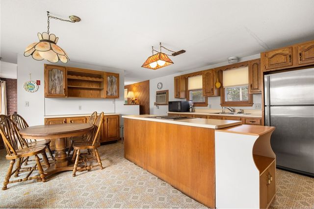 108 Foundry St, Easton, MA 02334