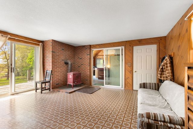 108 Foundry St, Easton, MA 02334