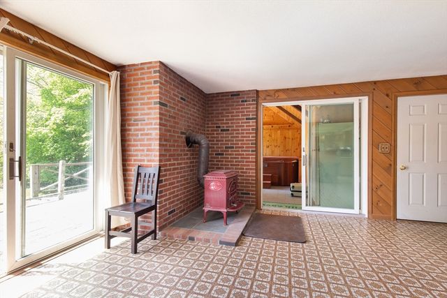108 Foundry St, Easton, MA 02334