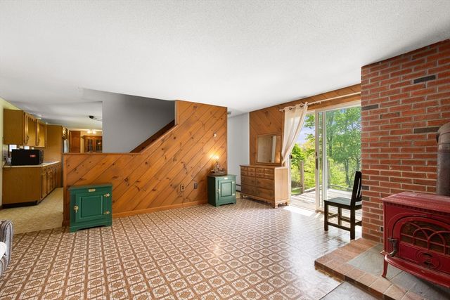 108 Foundry St, Easton, MA 02334