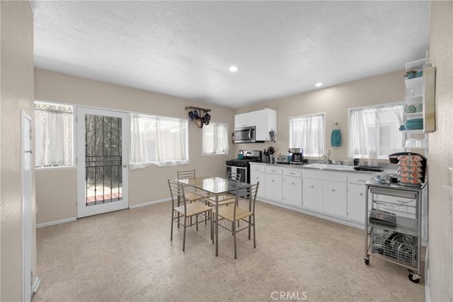 955 E 2nd, Long Beach, CA 90802