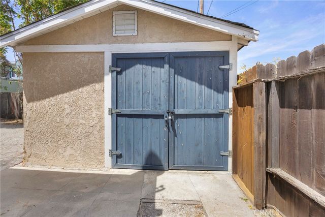 955 E 2nd, Long Beach, CA 90802