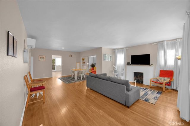 955 E 2nd, Long Beach, CA 90802