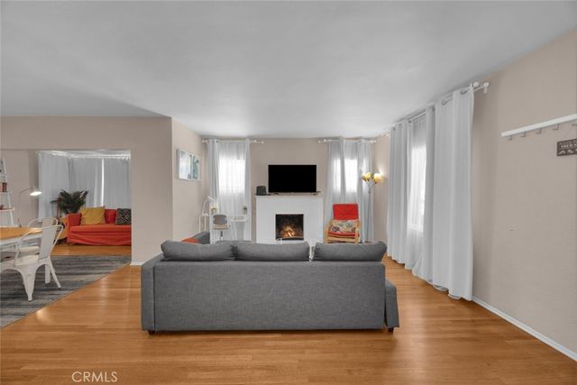 955 E 2nd, Long Beach, CA 90802