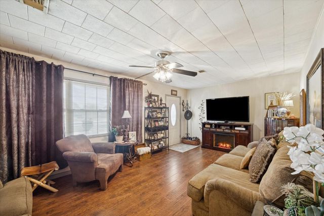 1129 Atchison St, Sealy, TX 77474