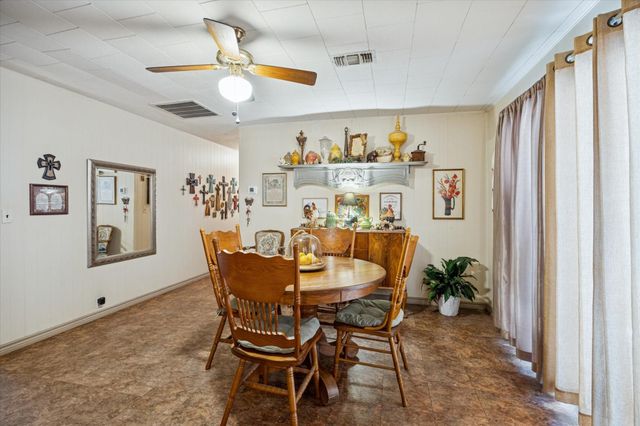 1129 Atchison St, Sealy, TX 77474