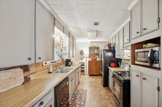 1129 Atchison St, Sealy, TX 77474