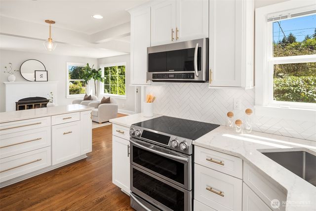3242 NE 98th Street, Seattle, WA 98115