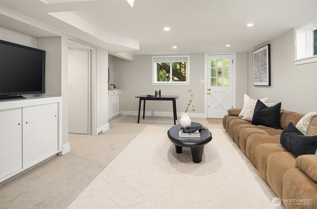 3242 NE 98th Street, Seattle, WA 98115