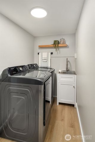 3242 NE 98th Street, Seattle, WA 98115