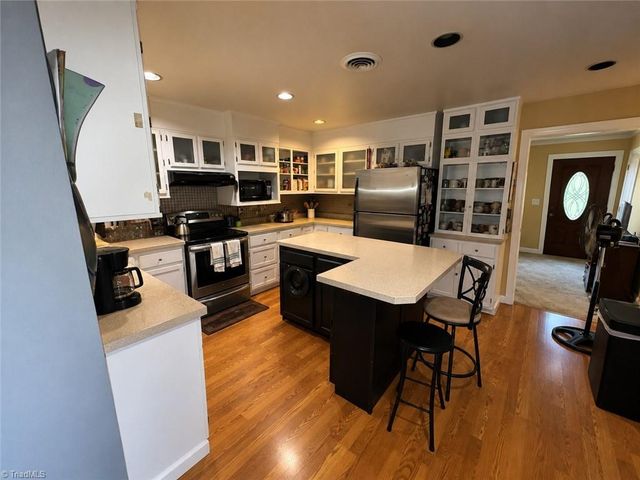 4711 Summit Avenue, Greensboro, NC 27405