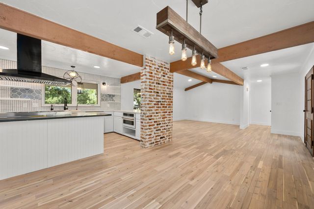 101 Third Sid W, Horseshoe Bay, TX 78657