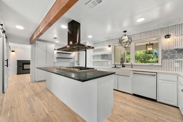 101 Third Sid W, Horseshoe Bay, TX 78657