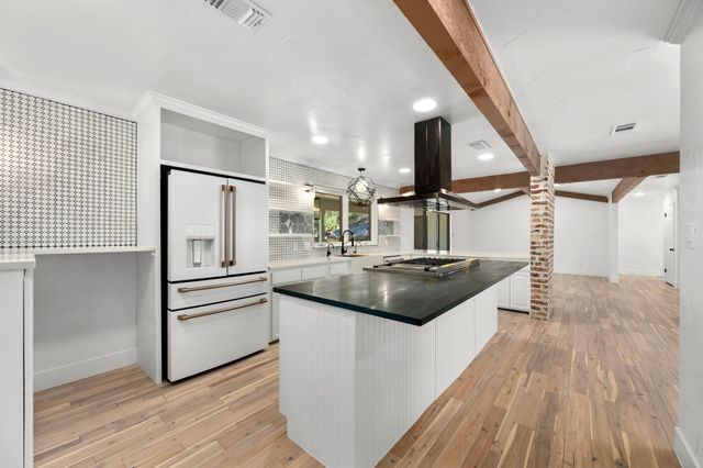 101 Third Sid W, Horseshoe Bay, TX 78657