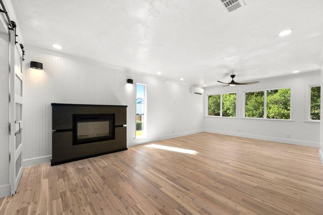 101 Third Sid W, Horseshoe Bay, TX 78657