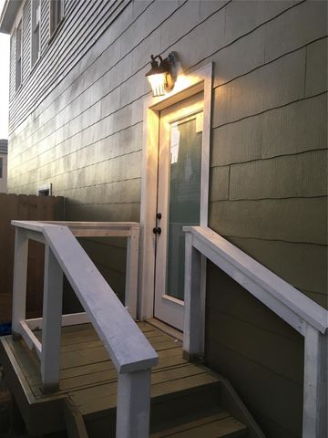 3227 Avenue R, Galveston, TX 77550