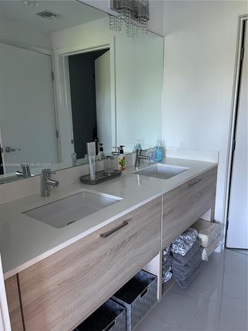 16385 Biscayne Blvd 316, North Miami Beach, FL 33160