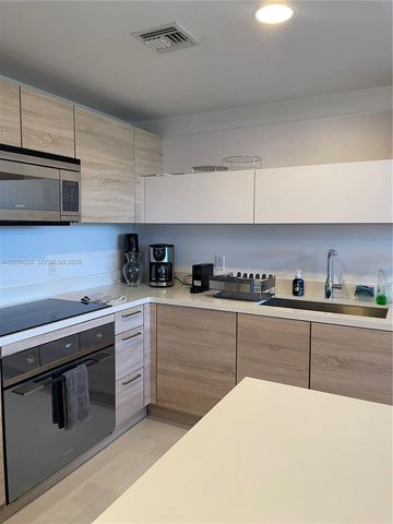 16385 Biscayne Blvd 316, North Miami Beach, FL 33160