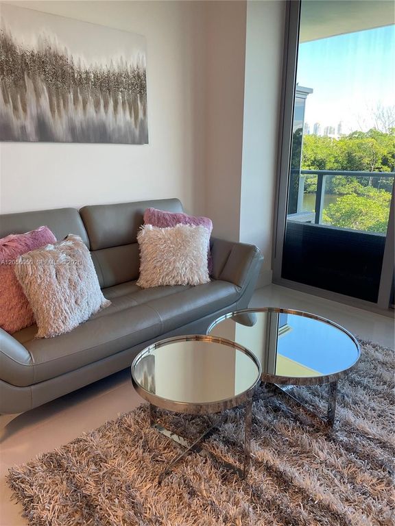 16385 Biscayne Blvd 316, North Miami Beach, FL 33160