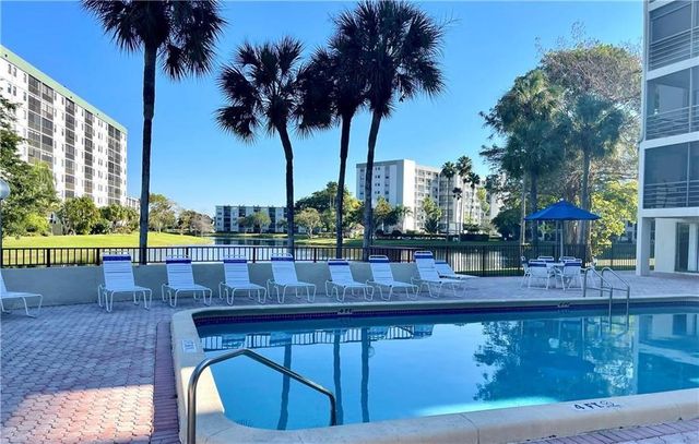 2307 S Cypress Bend Drive 207a, Pompano Beach, FL 33069