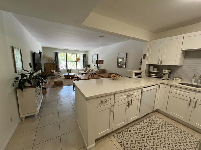 2307 S Cypress Bend Drive 207a, Pompano Beach, FL 33069