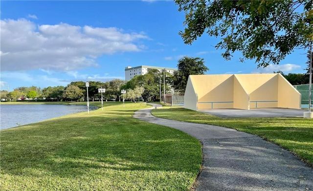 2307 S Cypress Bend Drive 207a, Pompano Beach, FL 33069
