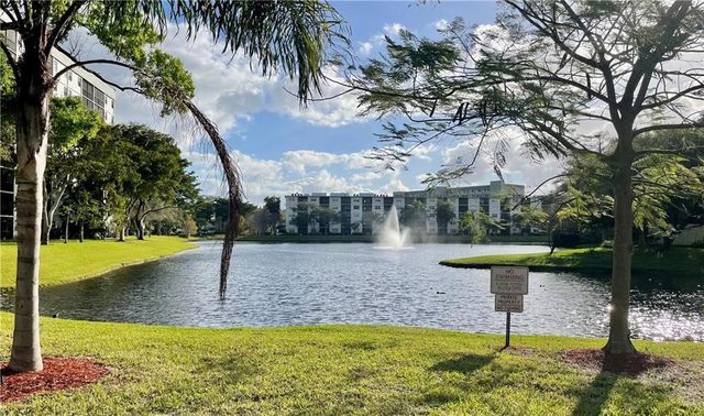 2307 S Cypress Bend Drive 207a, Pompano Beach, FL 33069