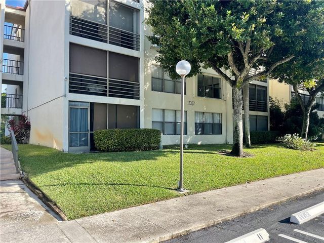2307 S Cypress Bend Drive 207a, Pompano Beach, FL 33069