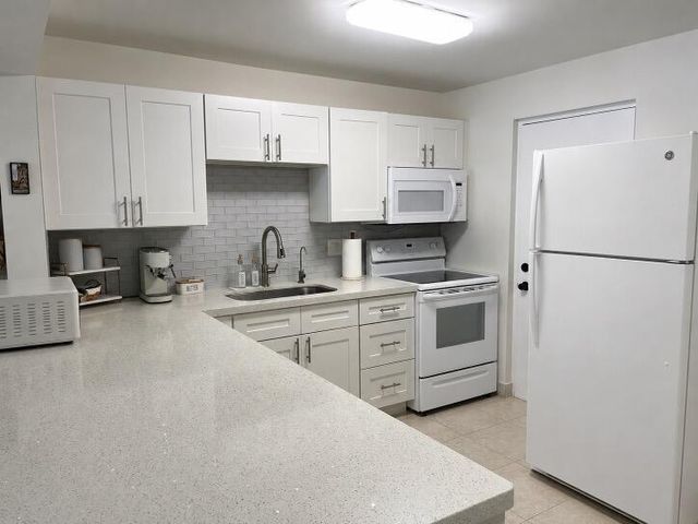 2307 S Cypress Bend Drive 207a, Pompano Beach, FL 33069