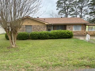 225 Country Club, Leesville, LA 71446