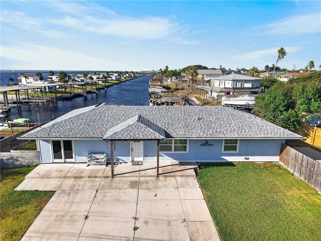 111 Caribbean Dr, Corpus Christi, TX 78418 — exterior