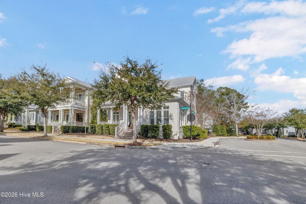 Image 3 of property listing at 5315 Hanahan Drive, Wilmington, NC 28403