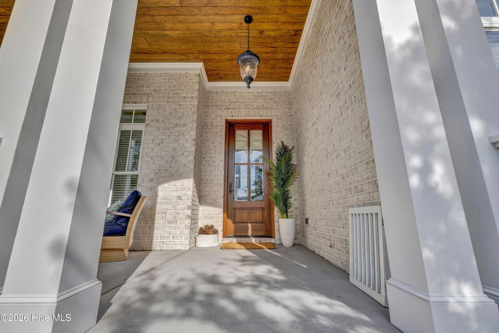 Image 5 of property listing at 5315 Hanahan Drive, Wilmington, NC 28403