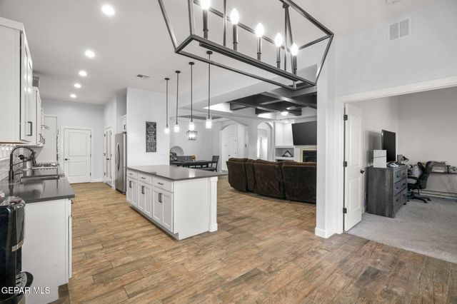 869 Eastwell Drive, Horizon City, TX 79928