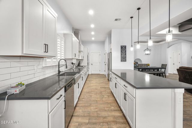 869 Eastwell Drive, Horizon City, TX 79928