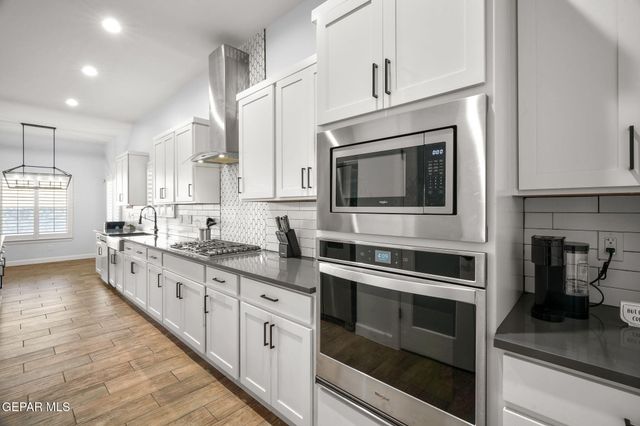 869 Eastwell Drive, Horizon City, TX 79928