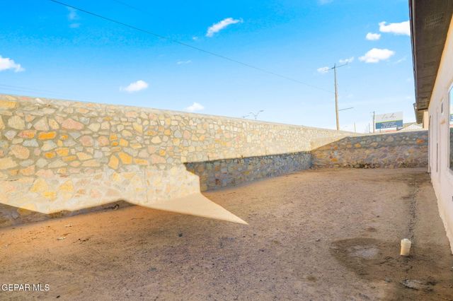 869 Eastwell Drive, Horizon City, TX 79928