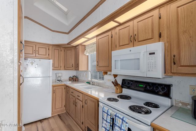 17200 W BELL Road 17, Surprise, AZ 85374