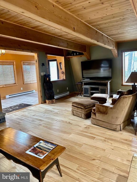 Image 10 of property listing at 552 BLACK OAK DR, Oakland, MD 21550