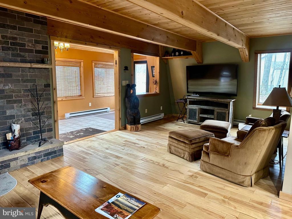 Image 11 of property listing at 552 BLACK OAK DR, Oakland, MD 21550