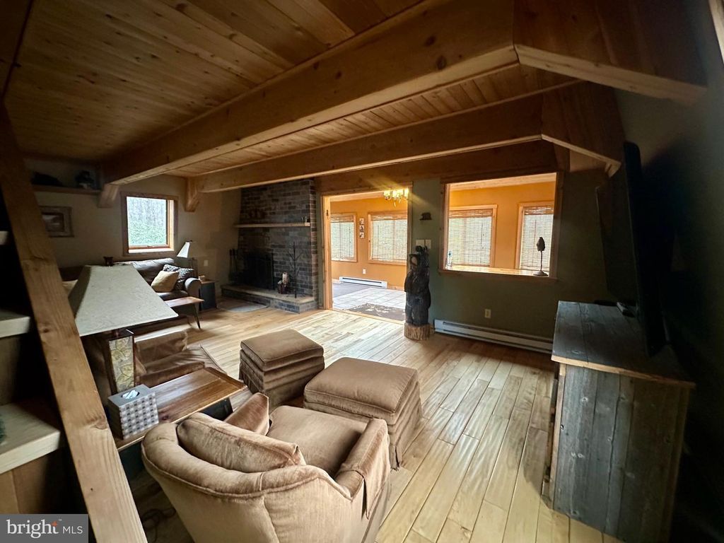 Image 13 of property listing at 552 BLACK OAK DR, Oakland, MD 21550