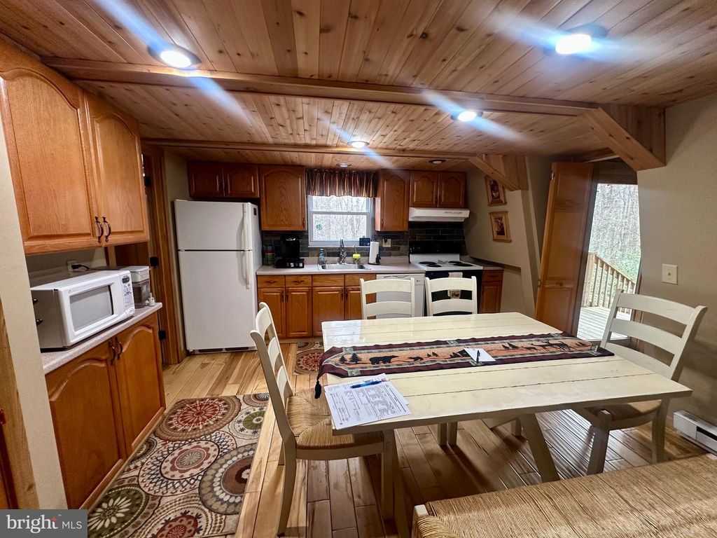 Image 17 of property listing at 552 BLACK OAK DR, Oakland, MD 21550