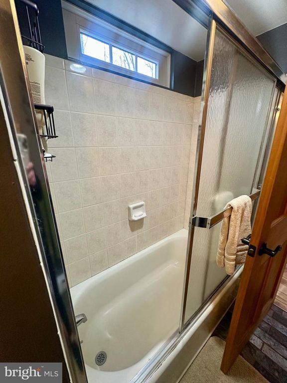 Image 20 of property listing at 552 BLACK OAK DR, Oakland, MD 21550