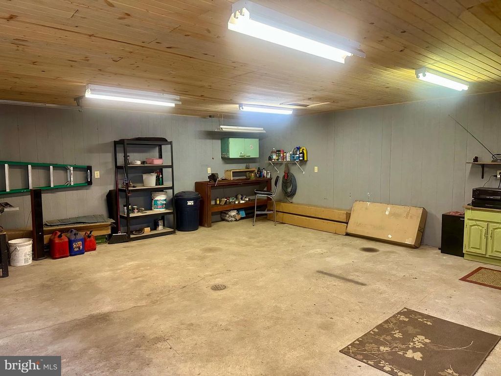 Image 34 of property listing at 552 BLACK OAK DR, Oakland, MD 21550